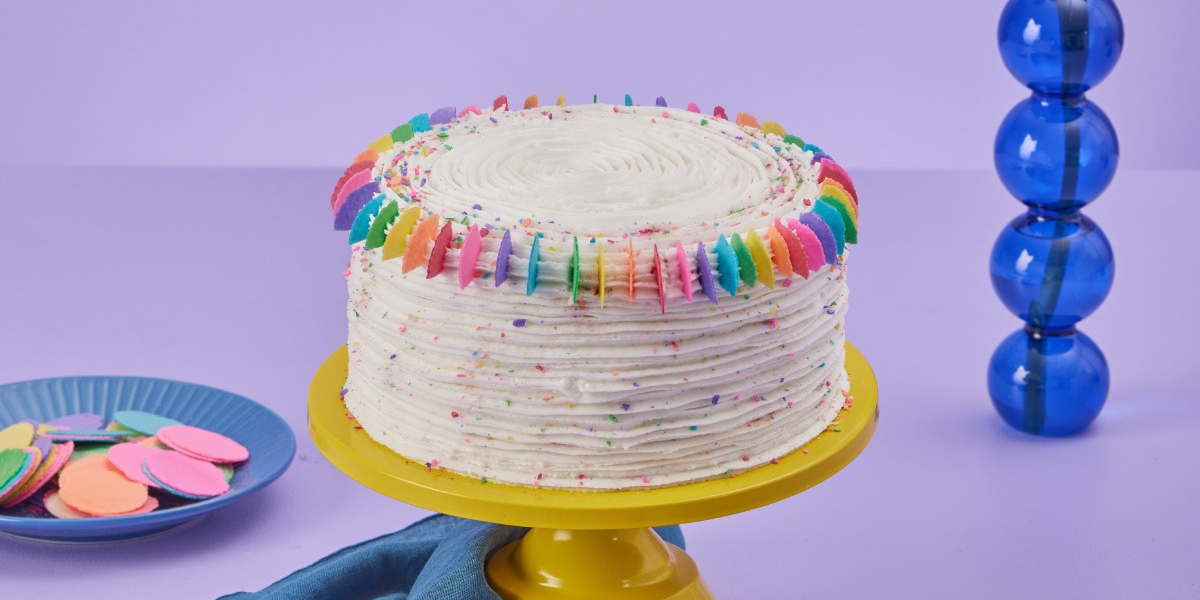 Pastel de Colores Arcoíris Decorado: A Sweet Delight for Every Occasion